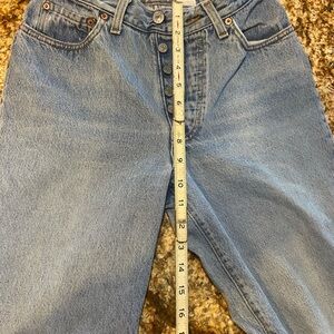 Vintage High Rise Button Levi’s mom jeans size 7